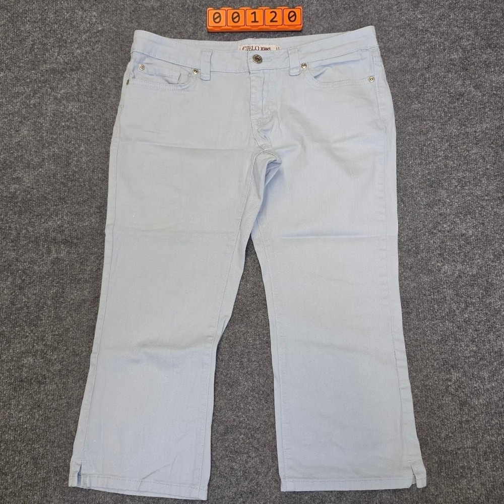 Cielo Jeans light blue capri pants, size 11, minor white spots on lower leg